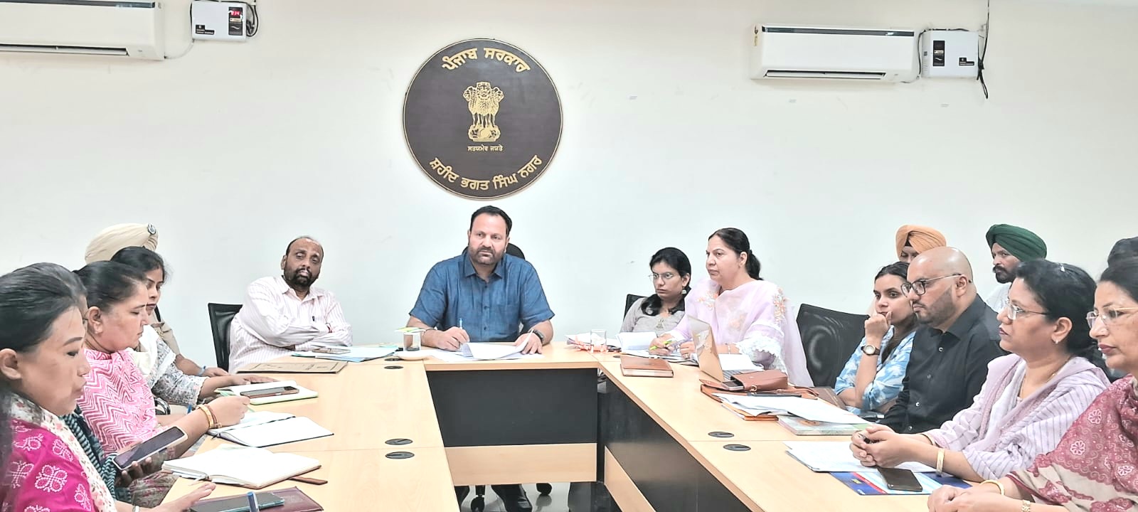 18 वर्ष से कम उम्र के व्यक्तियों को तम्बाकू उत्पाद बेचना कानूनी अपराध है - अतिरिक्त उपायुक्त (ज.) श्री राजीव वर्मा